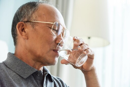 腎結石如何排出最快？排出會痛嗎？醫一次詳解 這狀況務必就醫