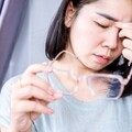 常眼睛疲勞又模糊？ 眼科醫：天天做「這4件事」改善眼肌無力、找回清晰視力