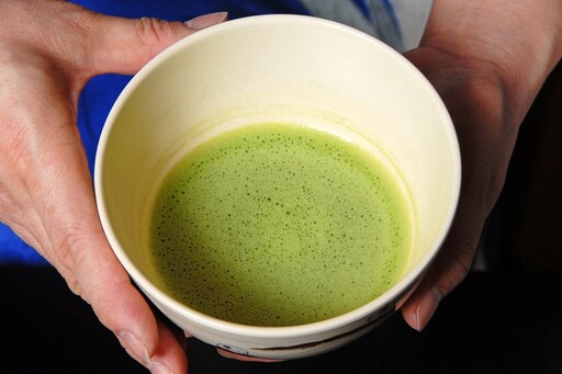 「綠茶vs抹茶」喝哪個好？營養師揭密 維生素C竟差4倍