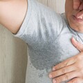 腋下一直流汗？專家揪「5禍首」：壓力大也中 教你幾招改善尷尬汗漬