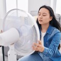 吹冷氣也可能中風？醫示警「夏季常見4大神經病變」警訊 手腳麻刺注意