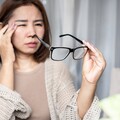 白內障手術後還要戴眼鏡嗎？醫解答 這3種狀況術後還是得戴