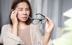 白內障手術後還要戴眼鏡嗎？醫解答 這3種狀況術後還是得戴