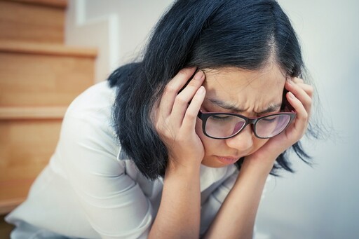 頭痛吃止痛藥都沒效？小心是頸椎出問題 醫揪6大中鏢徵兆