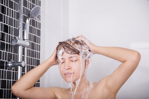 掉髮愈來愈嚴重？醫曝：洗髮精「這些成分」恐傷頭皮、害你禿 很多人都誤信