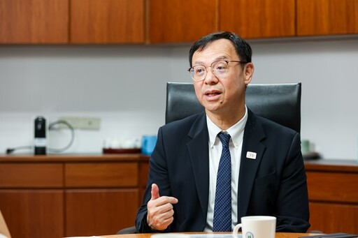 7月號搶先看!! 中央健保署署長石崇良 全民健保輝煌三十年，醫療平權與數位化里程碑