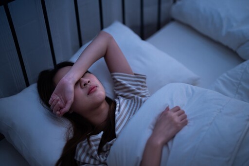 別只靠安眠藥！中醫師推薦4大穴道，改善失眠更護腦