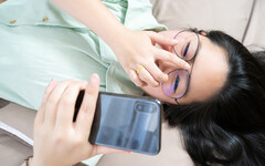 「5個無害習慣」其實正在摧毀你的視力！醫示警 揉眼睛中了