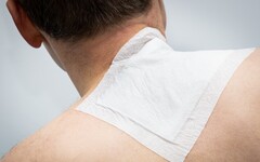 酸痛貼布別小看！使用過量恐傷肝腎、引發過敏