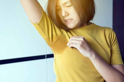 水楊酸、果酸擦腋下除狐臭？皮膚科醫師示警「4大風險」：恐更臭 這3種方式才有用