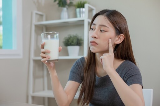 營養師點名「這6種食物」會讓脹氣更嚴重！ 牛奶、穀片都中鏢