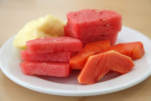 「這4種」夏天常吃的食物恐害你拉進醫院！醫嚴厲警告 現切水果也中