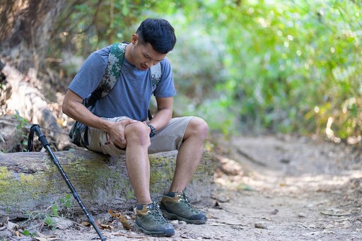 登山隔天腳跟痛爆？中醫師教按「3穴位」舒緩足底筋膜炎 小心別太用力