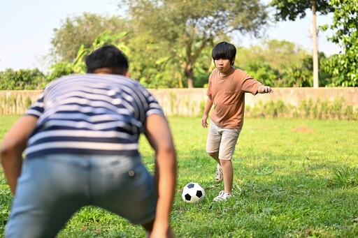 「這4種運動」助孩子骨骼發育，爸爸也更健康！ 醫認證大推