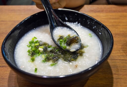 腸胃炎上吐下瀉吃什麼？ 營養師列「最佳飲食清單」：蘇打餅乾入列