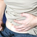 疝氣「5大隱藏症狀」很多人都忽略！醫示警 便祕、頻尿都中招