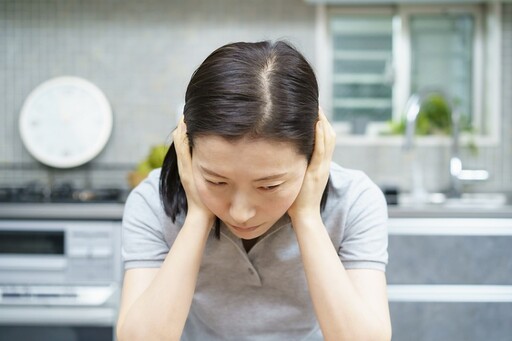 月經不準、常半夜醒？醫揭「更年期前期7大變化」 這1部位特別容易胖