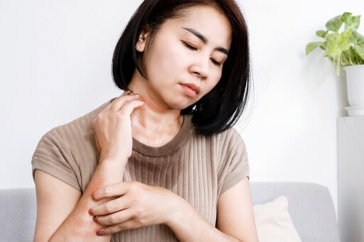 月經不準、常半夜醒？醫揭「更年期前期7大變化」 這1部位特別容易胖