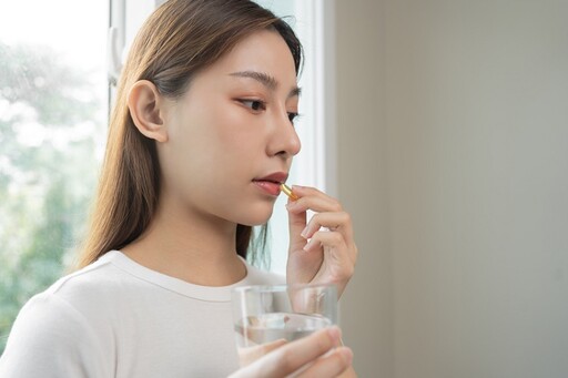 不只葡萄柚汁！ 藥師警告「這3種常見果汁」也會干擾藥效、副作用更大
