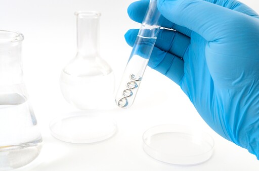 罕見色素失調症女嬰確診！醫師：早期診斷、積極追蹤，仍能健康成長