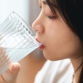 「10種喝水習慣」你以為健康卻愈喝愈糟！營養師示警 起床、運動後最常中招