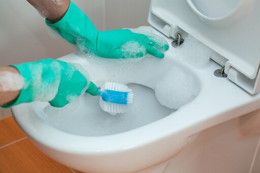 馬桶底部黃漬清不掉？專家揭「關鍵原因」 教你1招根除