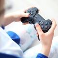 25歲女玩健身遊戲後脖子痛竟中風！醫曝「警訊症狀」 年輕人常忽略