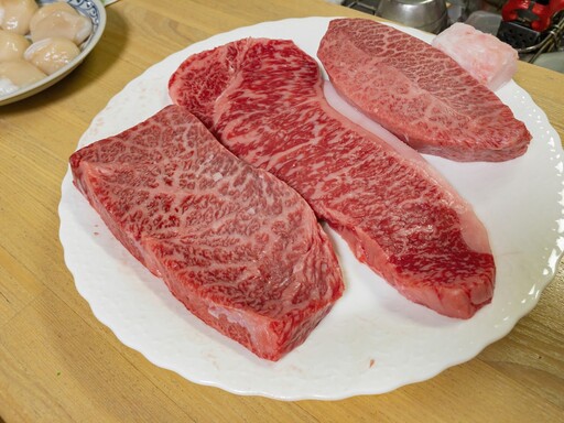 這款肉一片近千卡！中秋烤肉「熱量炸彈」曝 網崩潰：每次都烤爆它