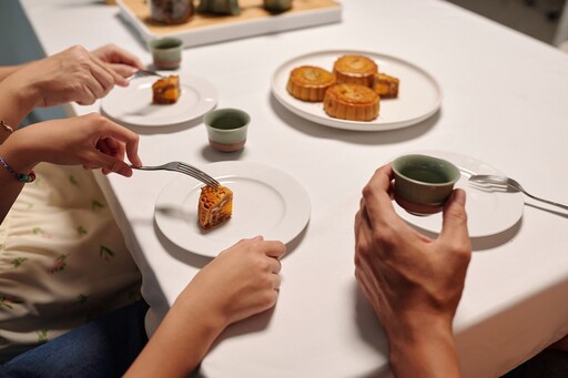 鹹月餅沒比甜月餅好一點！營養師曝「最肥口味」油＋糖爆表 真的別嗑整顆