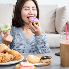 16歲少年「全口28顆蛀牙」牙痛送急診！ 醫曝元凶：「這1習慣」惹禍