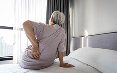 「這5件事不做」骨頭會快速變脆!醫示警 教你每天這樣做補回來