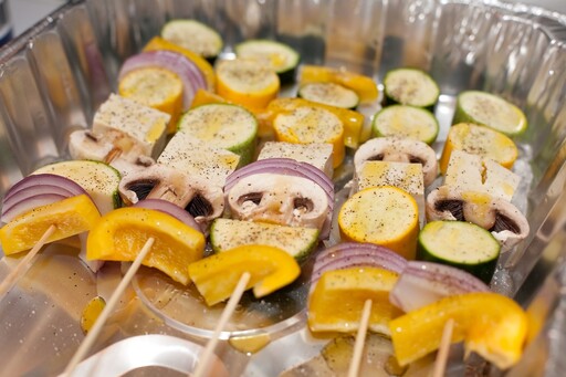 吃完燒烤冒痘、腸胃脹？醫推「這5種食材」一定要一起烤 豆干、豆皮入列