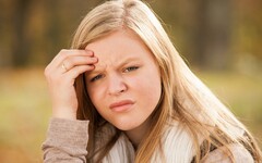 頭痛別硬撐！醫師提醒：出現這些警訊快就醫 4招日常保養遠離頭痛困擾