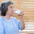每天喝牛奶還是缺鈣？骨科醫曝「4大補鈣關鍵」 很多人都做錯