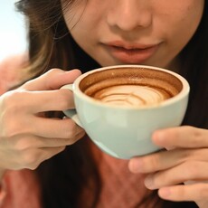 別再只靠睡覺！研究揭３種更有效的休息法：咖啡、奶茶竟上榜