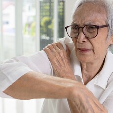 醫揭「慣性脫臼」5大成因！先天體質也可能中 教你4招讓關節更穩