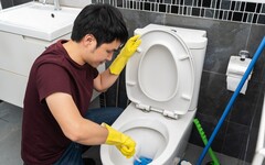 看似乾淨其實超髒！專家揪「3大廁所清潔錯誤」 難怪異味一直飄
