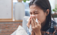 鼻涕臭、一直感冒？醫驚見「鼻竇長黴菌」 52歲男差點失明