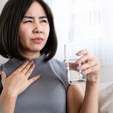 痰咳不出來？醫教「4招」快速排出 香水、過敏恐讓情況惡化