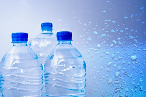 這3類人喝水要特別小心!哪些人不能喝太多水?解析風險與安全喝水法