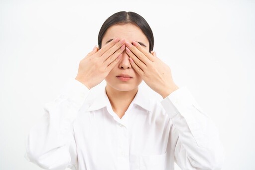 眼睛時常莫名泛淚或乾澀找不到原因？可能是缺油型乾眼症作祟！