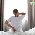 僵直性脊椎炎背痛、睡不好 生物製劑治療會好嗎？醫師來解答！