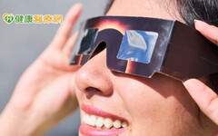 北美日食「眼睛受傷」網路搜尋量激增 直視太陽常有3傷害應做好眼睛防護