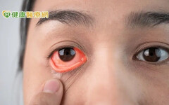10歲童高燒、眼睛紅竟是「眼窩蜂窩組織炎」 微創手術治療救回一命