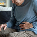 六旬男腸癌多次復發轉移 「這2療法」助成功抗癌回復正常生活