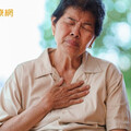 五旬婦輕忽胸悶險猝死 微創開心手術救回一命