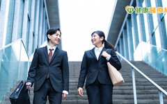 職場新鮮人容易讓眼睛也「過勞」 眼科醫：再忙也要每半小時短暫休息