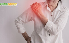 60婦肩膀抬不起來誤當五十肩 一檢查竟是旋轉袖肌腱破裂