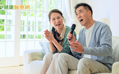 長輩講話越來越小聲？醫揭「生理性聲音退化」改善方法