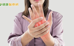 手腕疼痛又僵硬？小心「媽媽手」找上門